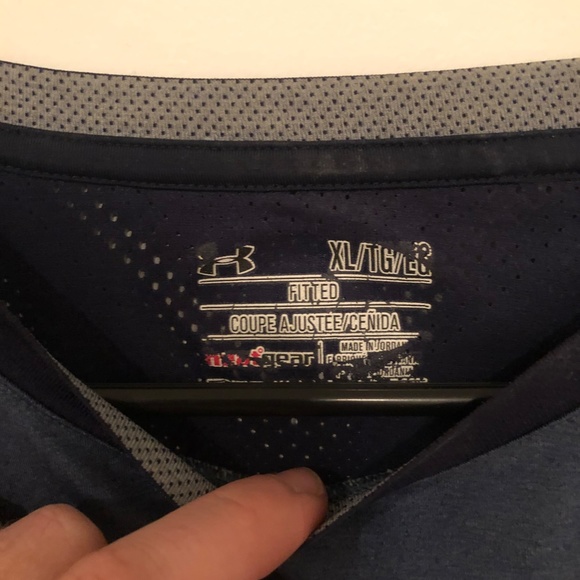 Extra Large Under Armour Athletic Shirt - Picture 3 of 3